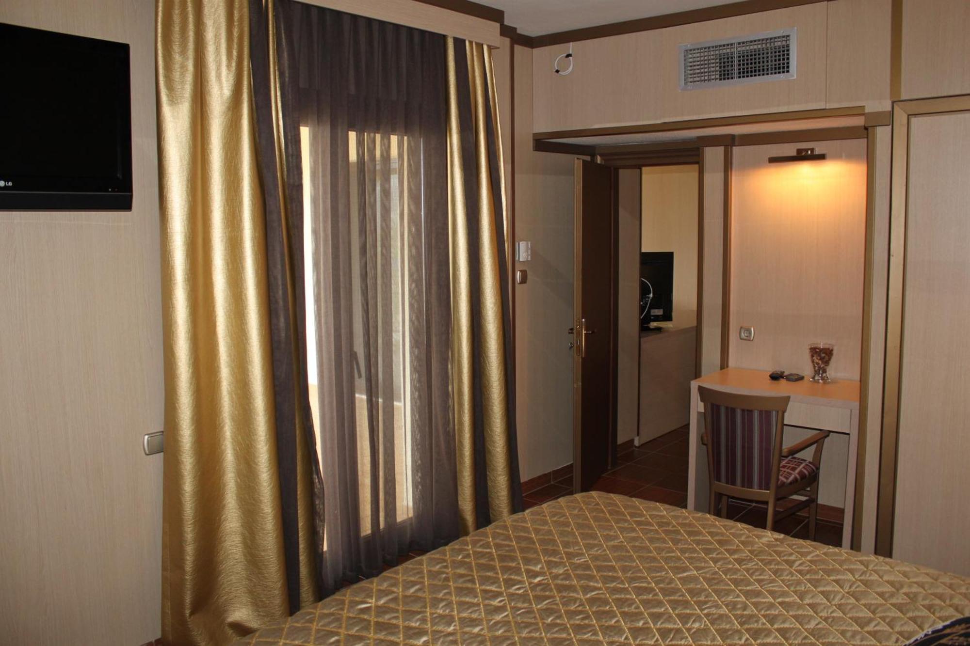 Chris & Eve Mansion Hotel Komotini Bagian luar foto