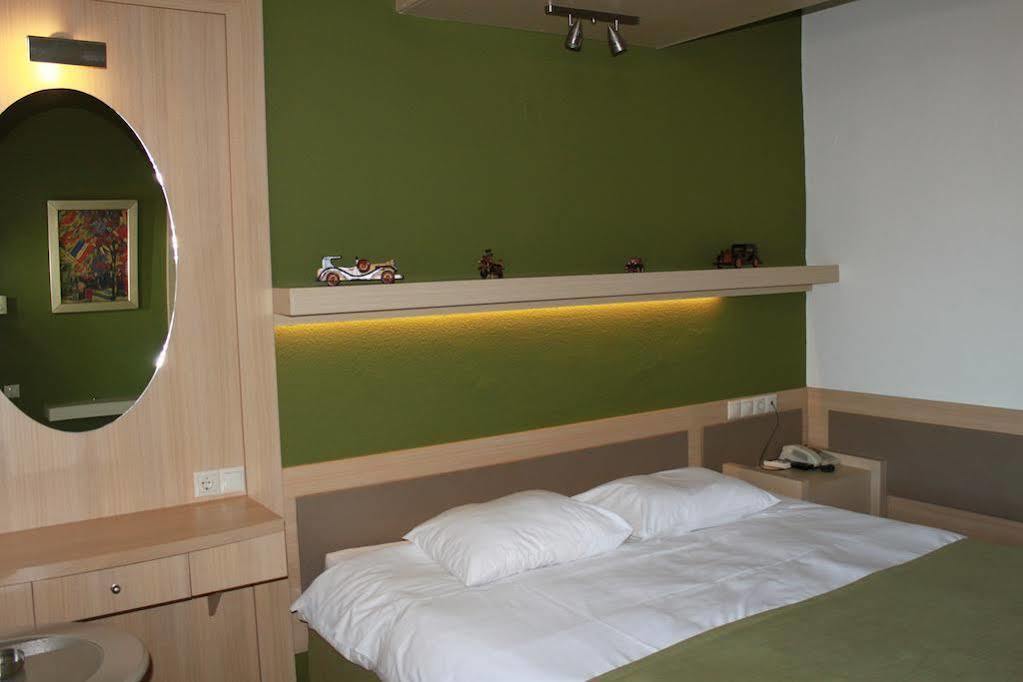 Chris & Eve Mansion Hotel Komotini Bagian luar foto